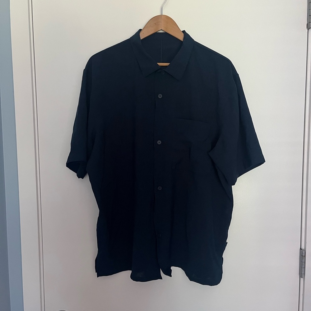 lululemon athletica Men's Short Sleeve Button-Down Shirt in Black